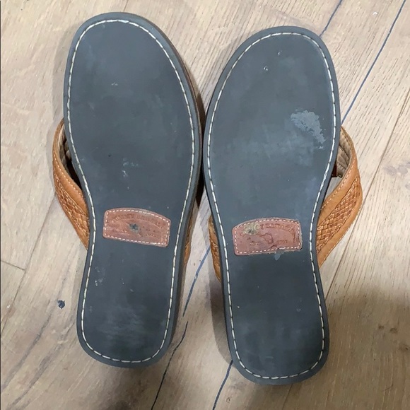 Tommy Bahama Flipflops - Picture 2 of 2
